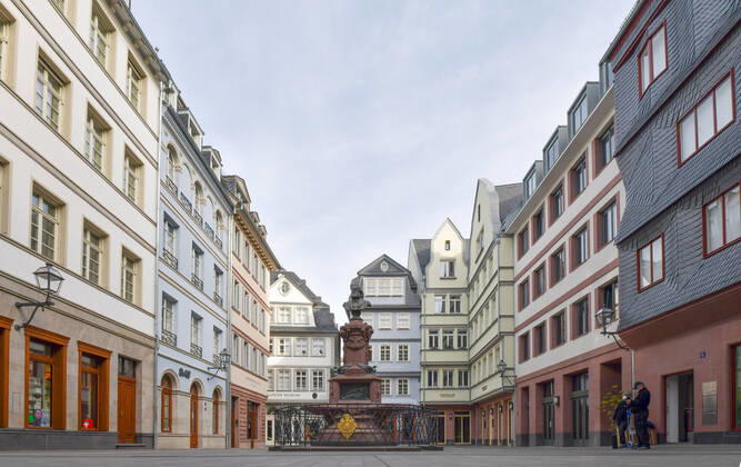xblx, new old town, cafes and restaurants have all tables and chairs removed or rendered them unusable, emwirt Frankfurt am Main