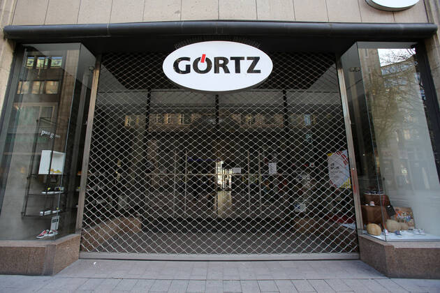 Coronakrise Hamburg city centre 15 04 2020, DEU, Germany, Hamburg Hamburg city centre during the Coronakrise Closed Görtz department store in Spitaler Straße, where the shutters were lowered Hamburg Hamburg Deutschland
