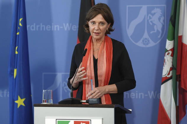 School Minister Yvonne Gebauer at a press briefing on the current situation and further measures to contain the corona virus in North Rhine-Westphalia in the State Chancellery Düsseldorf, 16 04 2020 Foto:xJ.xKrickx xFuturexImage