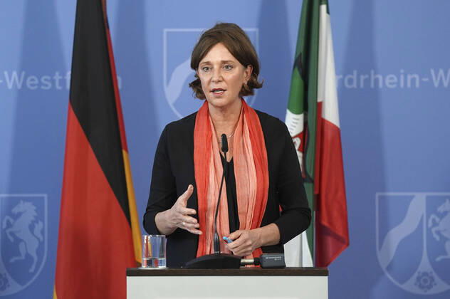 School Minister Yvonne Gebauer at a press briefing on the current situation and further measures to contain the corona virus in North Rhine-Westphalia in the State Chancellery Düsseldorf, 16 04 2020 Foto:xJ.xKrickx xFuturexImage