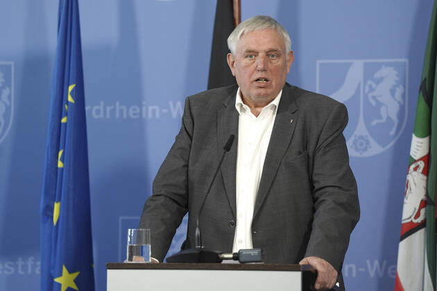 Health Minister Karl Josef Laumann at a press briefing on the current situation and further measures to contain the corona virus in North Rhine-Westphalia in the State Chancellery Düsseldorf, 16 04 2020 Foto:xJ.xKrickx xFuturexImage