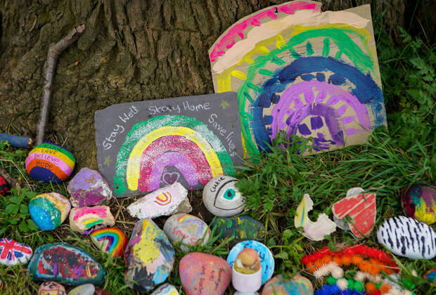 High Wycombe, UK. 16th April, 2020. A tree is decorated in positive messages & Thank You s to the NHS during the Covid-19 Pandemic as the UK Government advice to maintain social distancing and minimise time outside in High Wycombe on 16 April 2020. Copyright: xAndyxRowlandx PMI-3462-0003