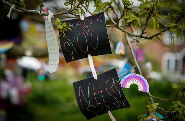 High Wycombe, UK. 16th April, 2020. A tree is decorated in positive messages & Thank You s to the NHS during the Covid-19 Pandemic as the UK Government advice to maintain social distancing and minimise time outside in High Wycombe on 16 April 2020. Copyright: xAndyxRowlandx PMI-3462-0013
