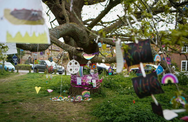 High Wycombe, UK. 16th April, 2020. A tree is decorated in positive messages & Thank You s to the NHS during the Covid-19 Pandemic as the UK Government advice to maintain social distancing and minimise time outside in High Wycombe on 16 April 2020. Copyright: xAndyxRowlandx PMI-3462-0014