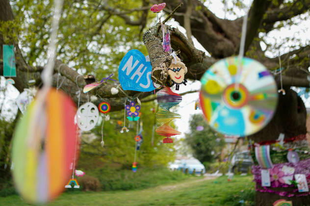 High Wycombe, UK. 16th April, 2020. A tree is decorated in positive messages & Thank You s to the NHS during the Covid-19 Pandemic as the UK Government advice to maintain social distancing and minimise time outside in High Wycombe on 16 April 2020. Copyright: xAndyxRowlandx PMI-3462-0028