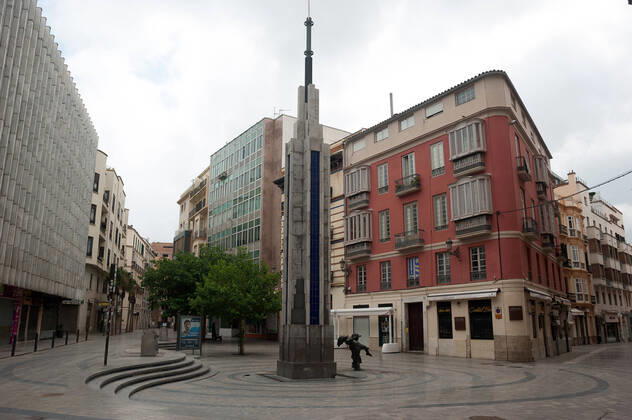 April 16, 2020, Malaga, Spain: Uncibay square completely deserted during the covid-19 crisis..Following the confinement decreed by the Spanish government and will extended until 10th May, people are confinement in their homes causing an exceptional situation of unusual urban scenes such as empty streets. Malaga Spain - ZUMAs197 20200416_zaa_s197_053 Copyright: xJesusxMeridax