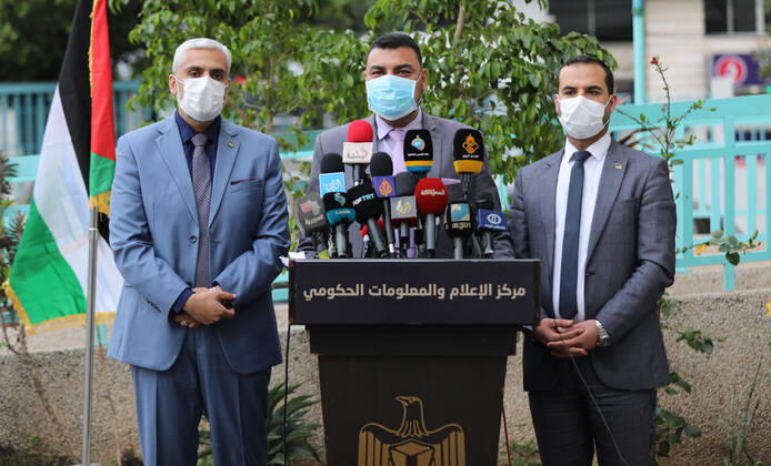 April 16, 2020, Gaza City, Gaza Strip, Palestinian Territory: Palestinians from the Ministry of Health, Interior and Information attend a press conference about the coronavirus, in Gaza city, on April 16, 2020, 2020 Gaza City Palestinian Territory - ZUMAap3_ 20200416_zaf_ap3_074 Copyright: xMahmoudxNasserx