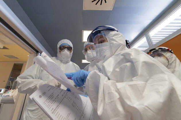 Intensive care of the Rome s Covid3 Hospital Medical staff work in an intensive care unit (ICU) in the Covid department of Rome s Covid3 Hospital (Istituto clinico CasalPalocco) on April 16, 2020, in Rome, Italy. Rome Italy Italy Copyright: DavidexFracassi