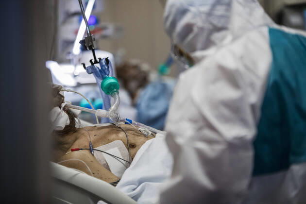 Intensive care of the Rome s Covid3 Hospital Medical staff treat patients suffering from coronavirus COVID-19 in an intensive care unit (ICU) in the Covid department of Rome s Covid3 Hospital (Istituto clinico CasalPalocco) on April 16, 2020, in Rome, Italy. Rome Italy Italy Copyright: DavidexFracassi