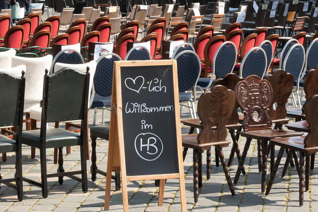 GER Sachsen Dresden Neumarkt at the Frauenkirche Lange Tafel of Dresdens innkeepers and restaurateurs where they put out lots of chairs and handed over a petition because they are facing ruin because of the corona crisis and are not supported enough 170420 ddbd