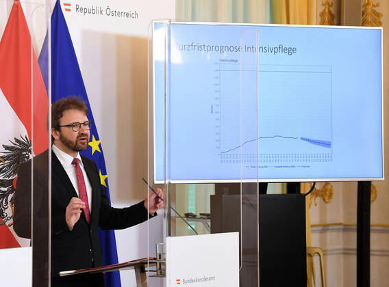 Vienna 17 04 2020, Federal Chancellery, Vienna, AUT, Current developments on corona disease in Austria, press conference on the subject Gradual normalisation in the health sector, in the picture Herwig Ostermann Managing Director of Health Austria Herwig Ostermann Managing Director of Health Austria during a press conference on t  EP_STR