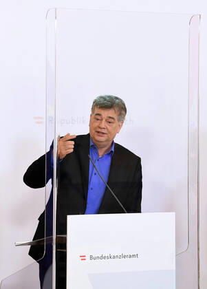 Vienna AUT, Acute Developments on Corona Disease in Austria 17 04 2020, Federal Chancellery, Vienna, AUT, Acute Developments on Corona Disease in Austria, press conference on current events in the field of art and culture and events in general, in picture Vice Chancellor Werne Copyright: xPool Eibner-Pressefotox EP_str