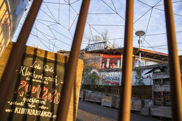 The closed entrance of Klunker Kranich in Berlin on 17 April 2020 Coronavirus in Berlin