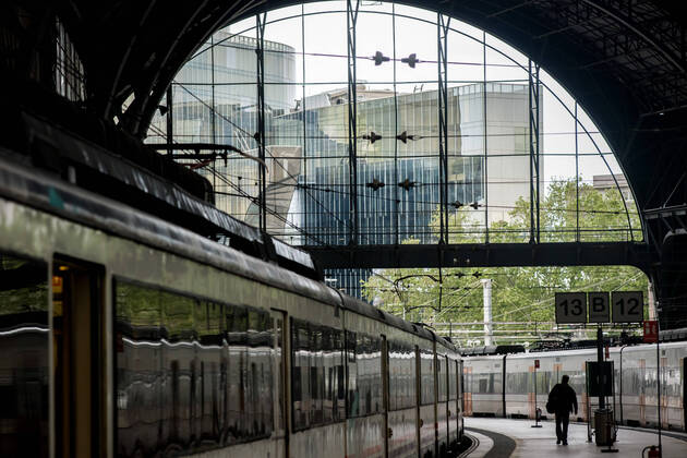 April 17, 2020, Barcelona, Catalonia, Spain: A commuter walks an empty platform at Estacio de Franca train station in Barcelona. Spanish Health Ministry calculates a new rise in daily coronavirus fatalities, with 585 registered deaths. Barcelona Spain - ZUMAb137 20200417_zap_b137_011 Copyright: xJordixBoixareux