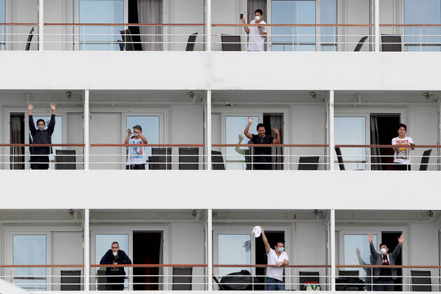ARTANIA CRUISE SHIP DEPARTURE, Crew members on the cruise ship MV Artania are seen waving goodbye as it departs Fremantle harbour on Saturday, April 18, 2020. The MV Artania arrived in Fremantle over three weeks ago and a reported 79 crew and passengers have tested positive for coronavirus. Two crew members and one passenger have died from the virus.( NO ARCHIVING, EDITORIAL USE ONLY, NO USE IN BOOKS WITHOUT CONSENT PERTH WA AUSTRALIA Copyright: xRICHARDxWAINWRIGHTx 20200418001464079321