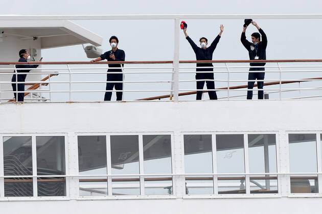 ARTANIA CRUISE SHIP DEPARTURE, Crew members on the cruise ship MV Artania are seen waving goodbye as it departs Fremantle harbour on Saturday, April 18, 2020. The MV Artania arrived in Fremantle over three weeks ago and a reported 79 crew and passengers have tested positive for coronavirus. Two crew members and one passenger have died from the virus.( NO ARCHIVING, EDITORIAL USE ONLY, NO USE IN BOOKS WITHOUT CONSENT PERTH WA AUSTRALIA Copyright: xRICHARDxWAINWRIGHTx 20200418001464081056