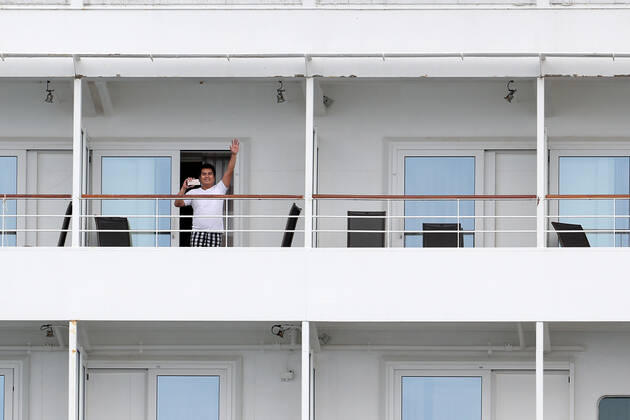 ARTANIA CRUISE SHIP DEPARTURE, A crew member on the cruise ship MV Artania is seen waving goodbye as it departs Fremantle harbour on Saturday, April 18, 2020. The MV Artania arrived in Fremantle over three weeks ago and a reported 79 crew and passengers have tested positive for coronavirus. Two crew members and one passenger have died from the virus.( NO ARCHIVING, EDITORIAL USE ONLY, NO USE IN BOOKS WITHOUT CONSENT PERTH WA AUSTRALIA Copyright: xRICHARDxWAINWRIGHTx 20200418001464081076
