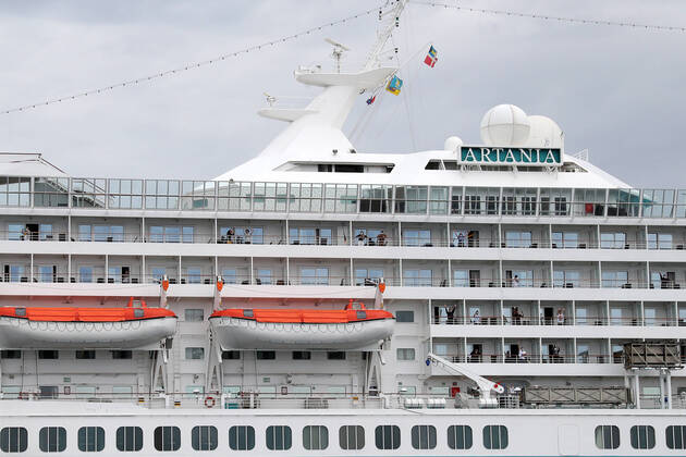ARTANIA CRUISE SHIP DEPARTURE, Crew members on the cruise ship MV Artania are seen waving goodbye as it departs Fremantle harbour on Saturday, April 18, 2020. The MV Artania arrived in Fremantle over three weeks ago and a reported 79 crew and passengers have tested positive for coronavirus. Two crew members and one passenger have died from the virus.( NO ARCHIVING, EDITORIAL USE ONLY, NO USE IN BOOKS WITHOUT CONSENT PERTH WA AUSTRALIA Copyright: xRICHARDxWAINWRIGHTx 20200418001464081226
