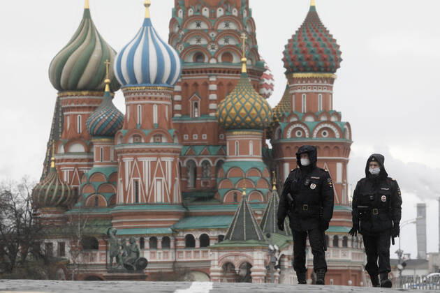 MOSCOW, RUSSIA - APRIL 18, 2020: Police officers seen in Red Square during the ongoing COVID-19 coronavirus pandemic. Russian President Vladimir Putin expanded non-working period till April 30, 2020 to prevent the spread of the COVID-19 coronavirus infection. Alexander Shcherbak TASS  TS0D62E5