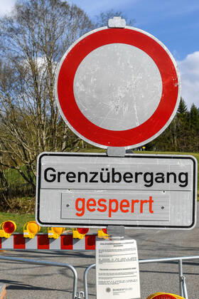GER, Coronavirus, Closed border crossing Jungholz between Germany and Austria 17 04 2020, State border, Jungholz, GER, Coronavirus, Closed border crossing Jungholz between Germany and Austria, since 20 03 2020 crossing the border at the State border to Austria is only possible at certain border crossing points in the pict nph00200