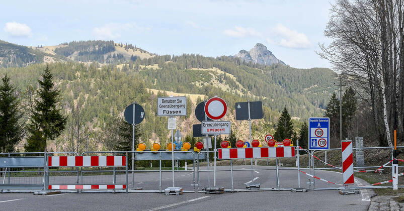 GER, Coronavirus, Closed border crossing Schattwald between Germany and Austria 17 04 2020, State border at the B308, Oberjoch Bad Hindelang , GER, Coronavirus, Closed border crossing Schattwald between Germany and Austria, since 20 03 2020 the border crossing at the state border to Austria is only possible at certain border crossing points in the nph00200