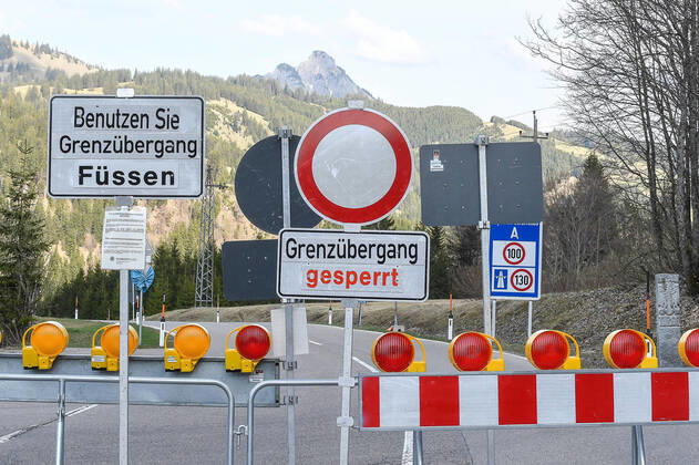 GER, Coronavirus, Closed border crossing Schattwald between Germany and Austria 17 04 2020, State border at the B308, Oberjoch Bad Hindelang , GER, Coronavirus, Closed border crossing Schattwald between Germany and Austria, since 20 03 2020 the border crossing at the state border to Austria is only possible at certain border crossing points in the nph00200