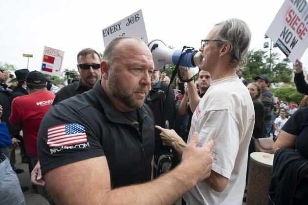 April 18, 2020, Austin, Texas, USA: Alex Jones works his way through the crowd as a few hundred Texans flaunt social distancing guidlines in an InfoWars inspired rally at the Texas Capitol where founder Jones encourages the crowd with right-wing rhetoric. Gov. Greg Abbott announced Friday relaxed restrictions on business starting next week. Austin USA - ZUMAd150 20200418_znp_d150_004 Copyright: xBobxDaemmrichx