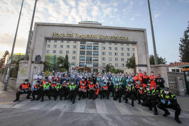 April 18, 2020: April 18, 2020 (Malaga) Today the solidarity applause of the 20 hours that gather every day at the hospital gates to pay homage to the health workers have joined with agents of the Malaga Local Police and civil protection service at the gates of the Malaga Regional Hospital,former Carlos de Haya Hospital. - ZUMAc161 20200418_zap_c161_054 Copyright: xLorenzoxCarnerox