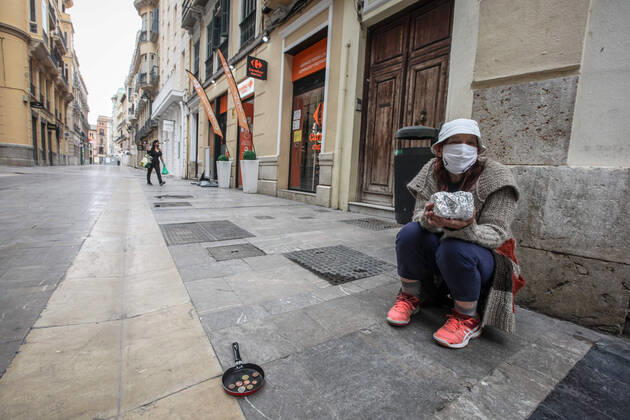 April 18, 2020: 18 April 2020 (Malaga) homeless people ask for food on the streets of Malaga in the wake of the coronavirus crisis - ZUMAc161 20200418_zap_c161_056 Copyright: xLorenzoxCarnerox