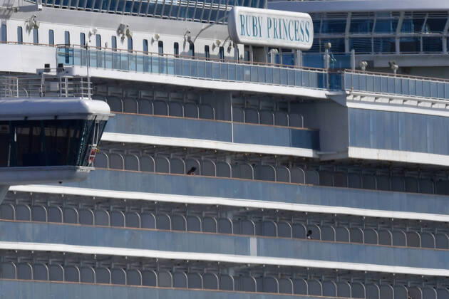 RUBY PRINCESS DEPARTURE, Crew can be seen on the Ruby Princess cruise which remains docked at Port Kembla, Wollongong, Sunday, April 19, 2020. A criminal investigation has been launched into how cruise line operator Carnival Australia was allowed to disembark Ruby Princess passengers in Sydney, resulting in several deaths and COVID-19 outbreaks throughout the country. The Ruby Princess was due to depart Port Kembla today. ( NO ARCHIVING, EDITORIAL USE ONLY, NO USE IN BOOKS WITHOUT CONSENT WOLLONGONG NSW AUSTRALIA  Copyright: xDEANxLEWINSx 20200419001464191842