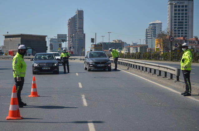 (200419) -- ISTANBUL, April 19, 2020 (Xinhua) -- Policemen check vehicles amid the COVID-19 pandemic in Istanbul, Turkey, April 18, 2020. Turkey s COVID-19 cases on Saturday surged to 82,329 after 3,783 new cases were confirmed, becoming the hardest-hit country of the novel coronavirus in the Middle East. (Xinhua) TURKEY-ISTANBUL-COVID-19 