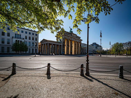 Berlin Mitte, Brandenburg Gate, Street Scene Berlin