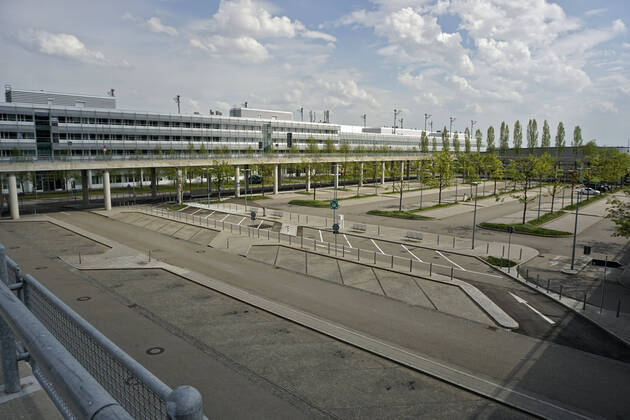 19 04 2020, The Bavarian capital Munich in times of corona crisis Munich Airport on a Saturday afternoon, instead of thousands of passengers and vacationers the airport is now deserted Not a single car at the parking lot 19 04 2020, Bavarian capital Munich in times of corona 19 04 2020, Bavarian capital Munich in times of corona