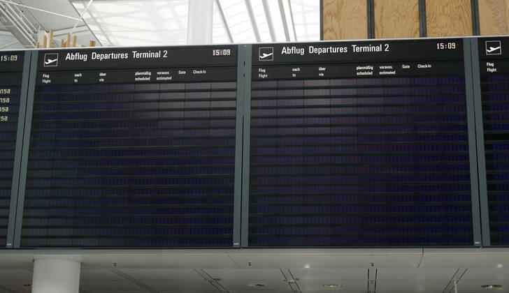 19 04 2020, The Bavarian capital Munich in times of corona crisis Munich Airport on a Saturday afternoon, instead of thousands of passengers and holidaymakers the airport is now deserted The display board for departures is almost completely empty, only 2 planes are still taking off this afternoon 19 04 2020, Bavarian capital Munich in times of corona 19 04 2020, Bavarian capital Munich in time