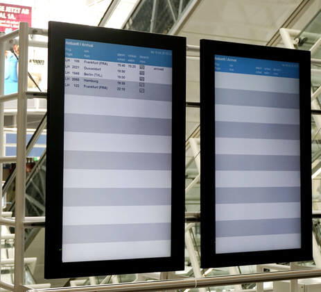 19 04 2020, The Bavarian capital Munich in times of corona crisis Munich Airport on a Saturday afternoon, instead of thousands of passengers and holidaymakers the airport is now deserted The display board for departures is almost completely empty, only 2 planes are still taking off this afternoon 19 04 2020, Bavarian capital Munich in times of corona 19 04 2020, Bavarian capital Munich in time