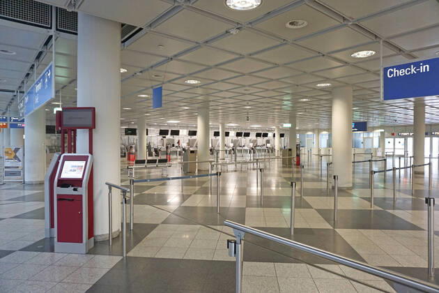 19 04 2020, The Bavarian capital Munich in times of corona crisis Munich Airport on a Saturday afternoon, instead of thousands of passengers and vacationers the airport is now deserted 19 04 2020, Bavarian capital Munich in times of corona 19 04 2020, Bavarian capital Munich in times of corona