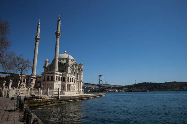 Ortakoy district, one of the touristic spot at Bosphorus in Istanbul, Saturday, April 18, 2020, during a two-day curfew declared by the government in an attempt to control the spread of coronavirus. Copyright: TolgaxAdanali 16723604