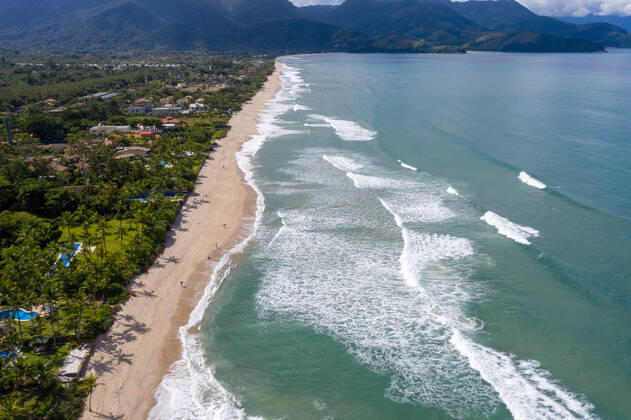 MARESIAS, SP - 19.04.2020: MARESIAS BEACH DURING QUARANTINE - Praia de Maresias SP, this Sunday (19), holiday eve during the quarantine due to Covid-19. x1905642x  AndrexChaco