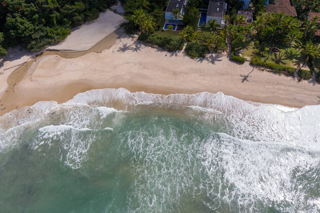 MARESIAS, SP - 19.04.2020: MARESIAS BEACH DURING QUARANTINE - Praia de Maresias SP, this Sunday (19), holiday eve during the quarantine due to Covid-19. x1905644x  AndrexChaco
