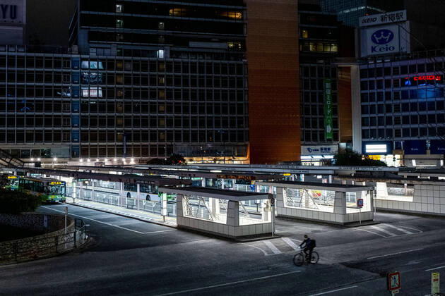 April 19, 2020, Tokyo, Japan: An empty bus station in Shinjuku area during the covid-19 crisis..The Japan government declared a state of emergency to cover the whole country and will continue until May 6. Tokyo governor, Yuriko Koike has asked restaurants and bars to be closed at 8pm as a preventive measure against COVID-2019. Tokyo Japan - ZUMAs197 20200419_zaa_s197_080 Copyright: xViolaxKamx