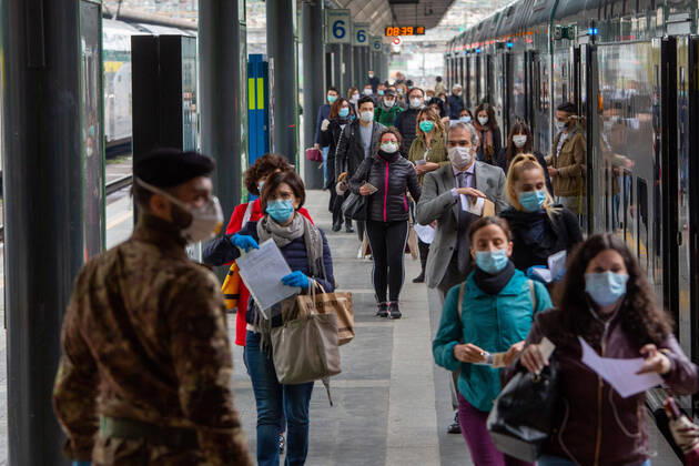 Milan, Coronavirus Covid 19 emergency, increase in commuters at Cadorna station as the start date of phase 2 approaches. Checks on certifications by law enforcement agencies (Massimo Alberico Fotogramma, Milan - 2020-04-20) p.s. la foto e utilizzabile nel rispetto del contesto in cui e stata scattata, e senza intento diffamatorio del decoro delle persone rappresentate  Copyright: xMassimoxAlbericox xFOTOGRAMMAx