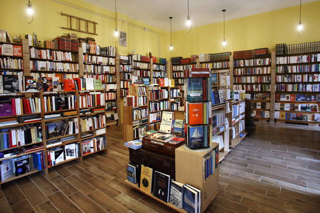 The book store Il mattone in Rome south-east district Centocelle Rome April 20th 2020. Coronavirus lockdown, phase two. Reopening of the book stores all over Italy due to the last Government decree. Photo Samantha Zucchi Insidefoto SamanthaxZucchi