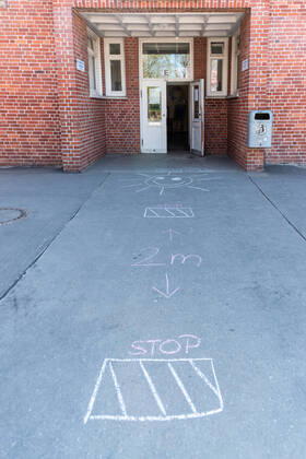 Kiel, Goethe Gemeinschaftsschule, 20 04 2020 Statement by the Minister of Education of Schleswig Holstein Karin Prien on the examination situation in Kiel schools according to the recommendations of the RKI Preparations for the ESA and MSA examinations are in full swing at the Goethe Gemeinschaftsschule.