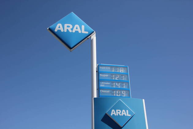 Fuel prices in Germany Cheap for the tenth week in a row Due to the worldwide corona crisis and the collapsing crude oil quotations, fuel prices at petrol stations are falling significantly Diesel, Super, E10, petrol, Ultimate, fuel, car, corona pandemic, crude oil, Adver Copyright: xMDx
