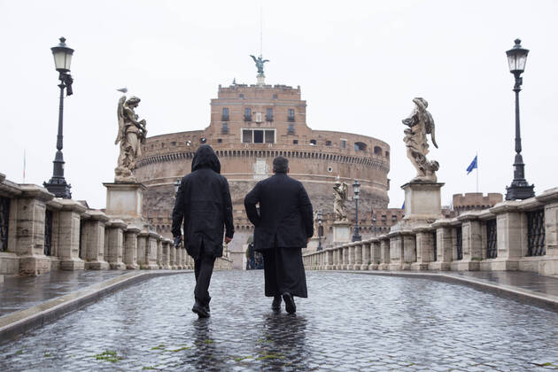 Italy: Rome in the rain during Covid-19 lockdown Views of Sant Angelo bridge with Castel Sant Angelo in the rain during the lockdown for the Covid-19 pandemic, today 20 April 2020 Roma Italy Copyright: MatteoxNardone