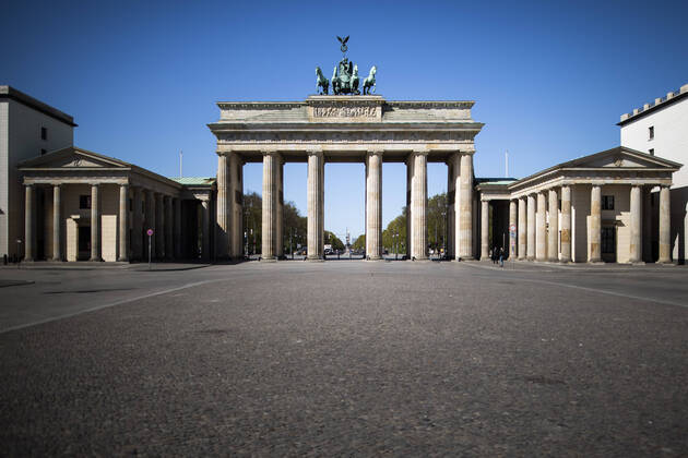 Pariser Platz and the Brandenburg Gate without people, taken in Berlin, 20 04 2020 Due to the spread of the coronavirus there are contact restrictions throughout Germany Berlin Germany Copyright: xFlorianxGaertner photothek.netx