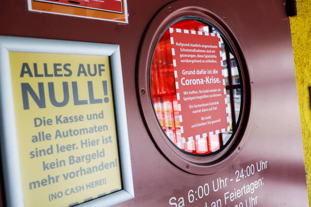 DEU Germany, Baden Württemberg, Stuttgart, 20 04 2020 Arcade closed Effects of the Corona Pandemic