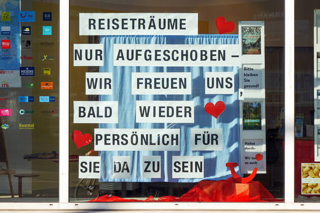 20 04 2020,Berlin,Germany,GER,the city in times of the Corona Pandemic Notice in a travel agency in the Kantstrasse in the district Charlottenburg Travel dreams only postponed we are looking forward to be there for you again soon