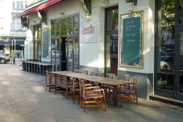 20 04 2020,Berlin,Germany,GER,the city at the time of the Corona Pandemic CafŽ Lifestyle in the Uhlandstrasse