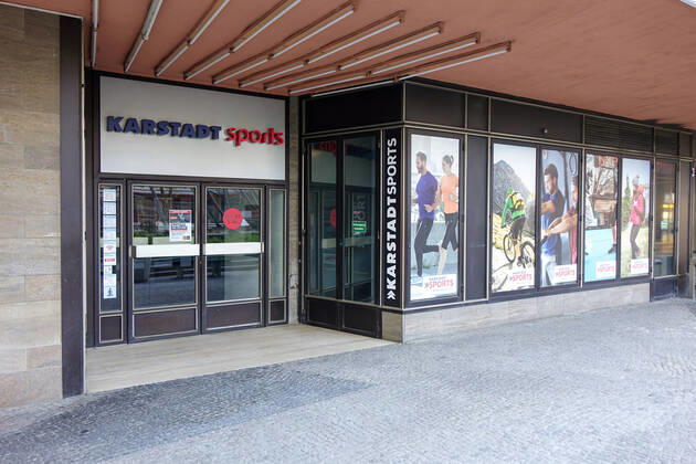 20 04 2020,Berlin,Germany,GER,the city at the time of the corona pandemic Karstadt Sport am Kanzler Eck